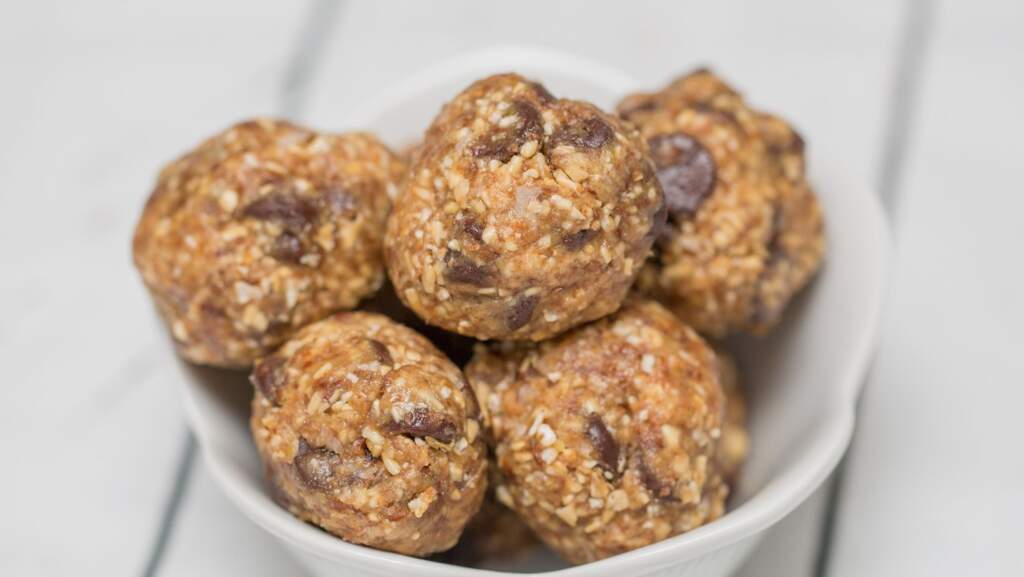 Fall Flavors: Pumpkin and Dark Chocolate Energy Bites